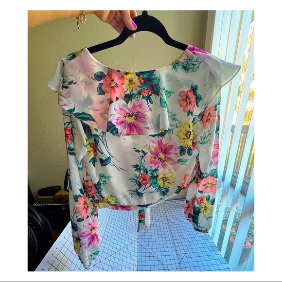 Anthropology floral blouse💐🌸 - Picture 4 of 4